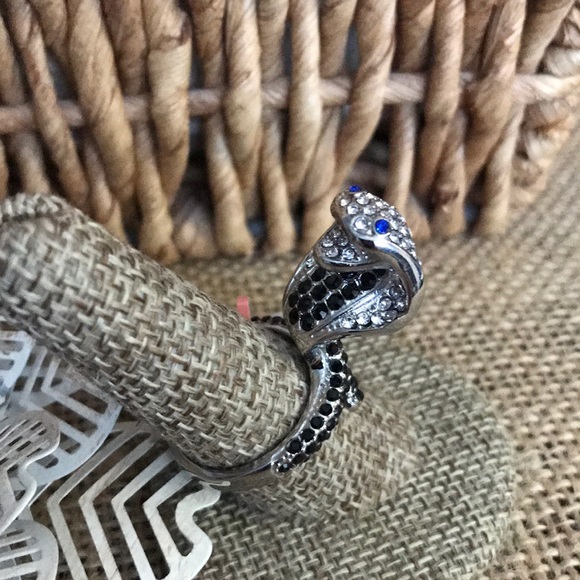 3D Snake  Ring Austrian Crystal & Stainless Steel - Picture 4 of 6